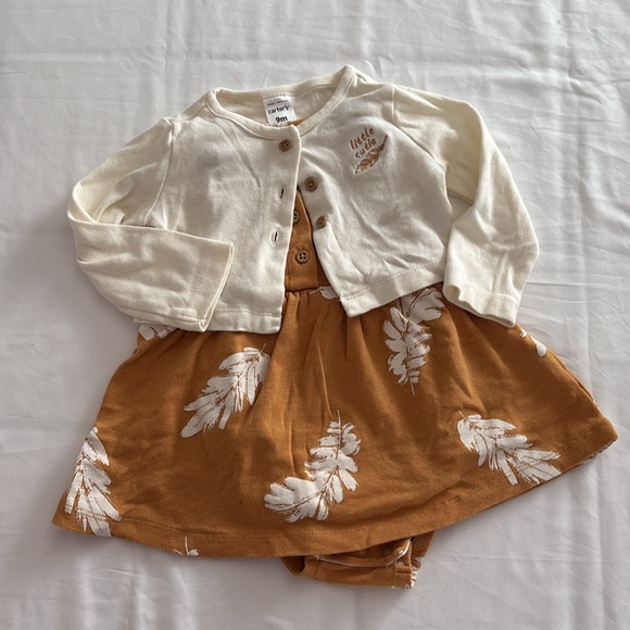 Baby clothes/carters baby clothes/ baby girl outfit/ 9 months clothes - Picture 5 of 6